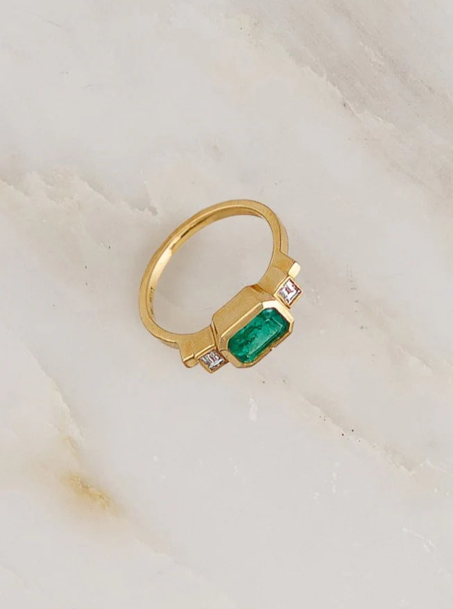Emerald and Baguette Diamond Ring - Image 3