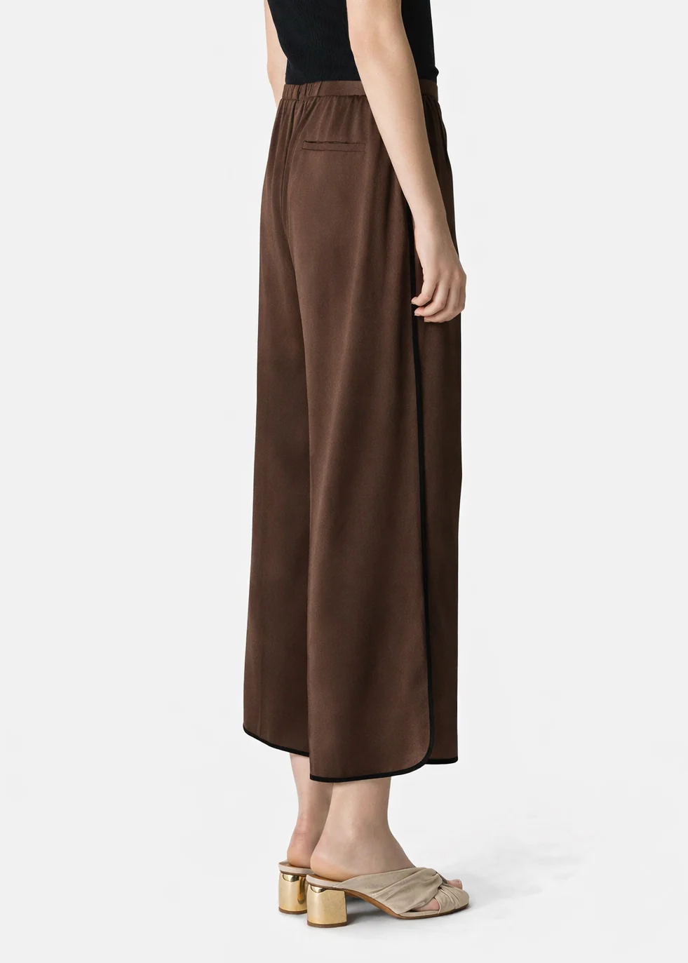 Cropped Trousers in Chocolate Envers Satin - Image 3
