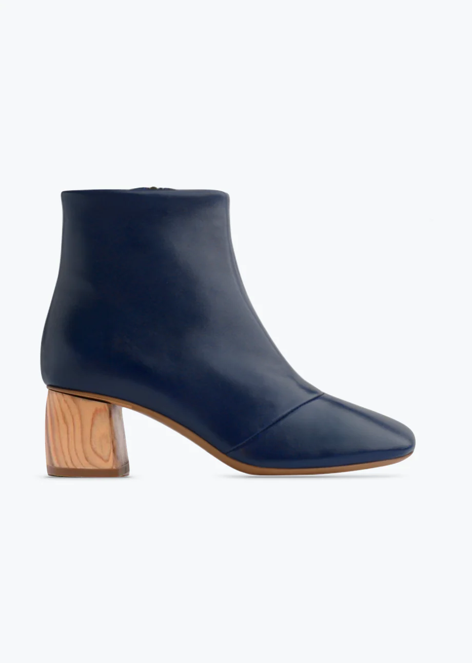 Leather Ankle Boots in Notte