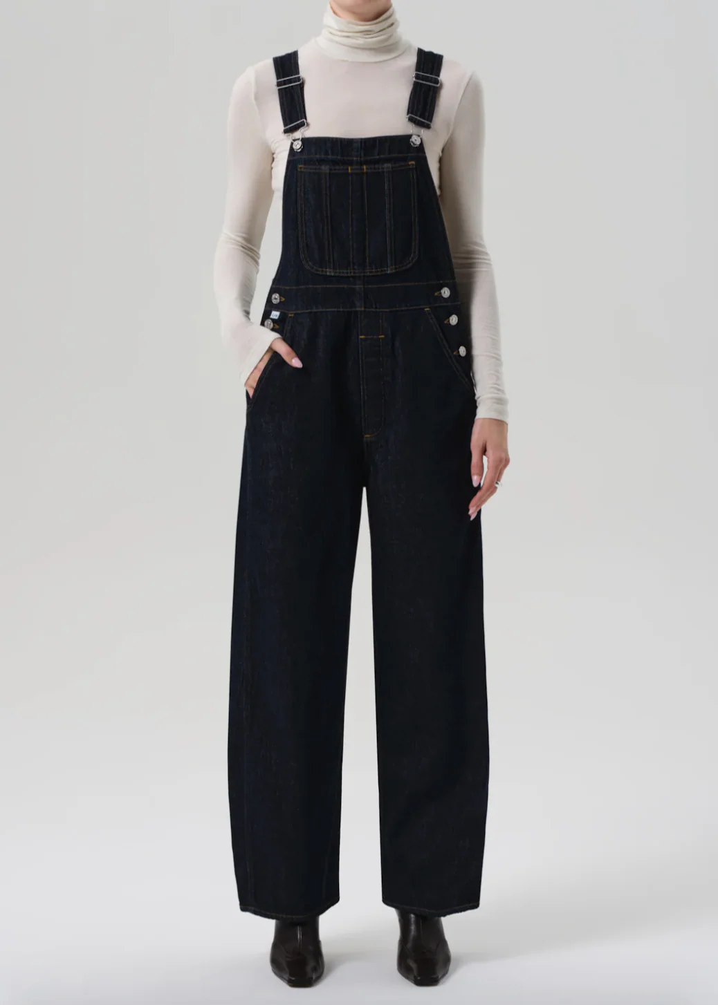 Freya Overall in Juno