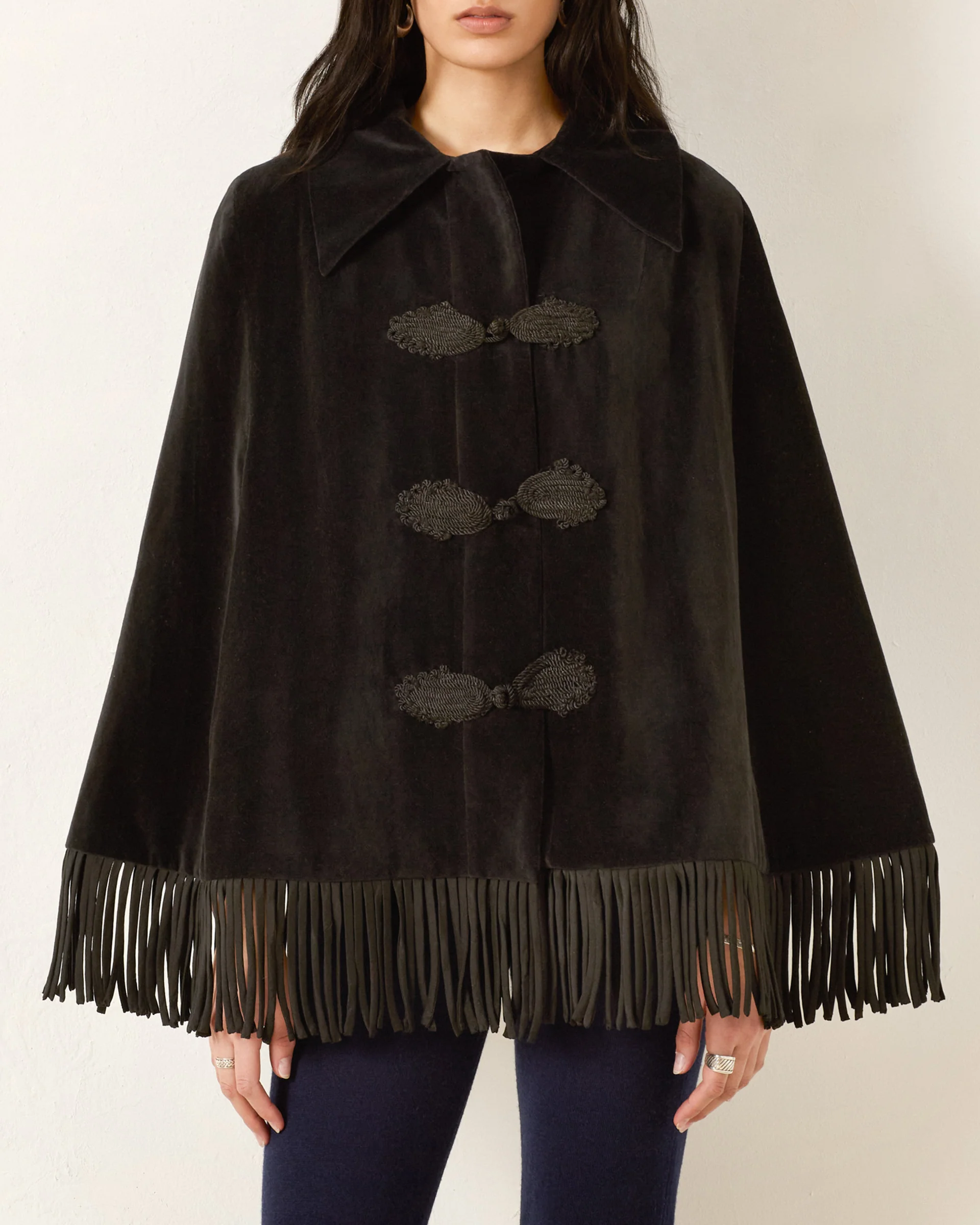 Kensington Onyx Fringe Cape - Image 4
