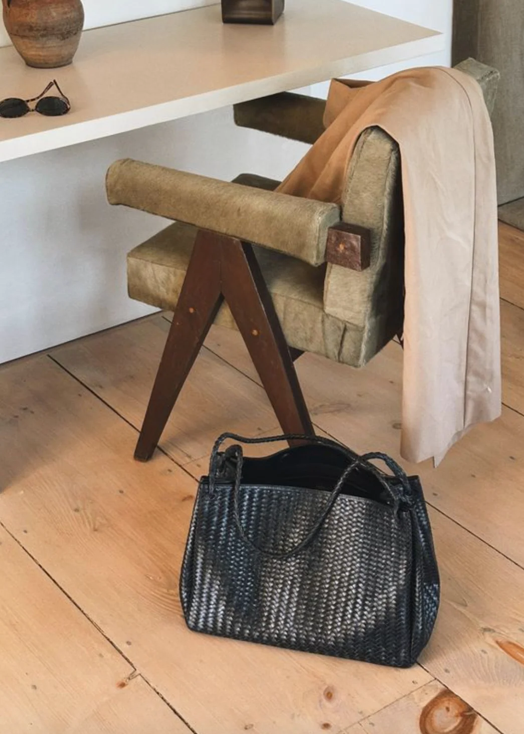 Lux Tote in Black - Image 3