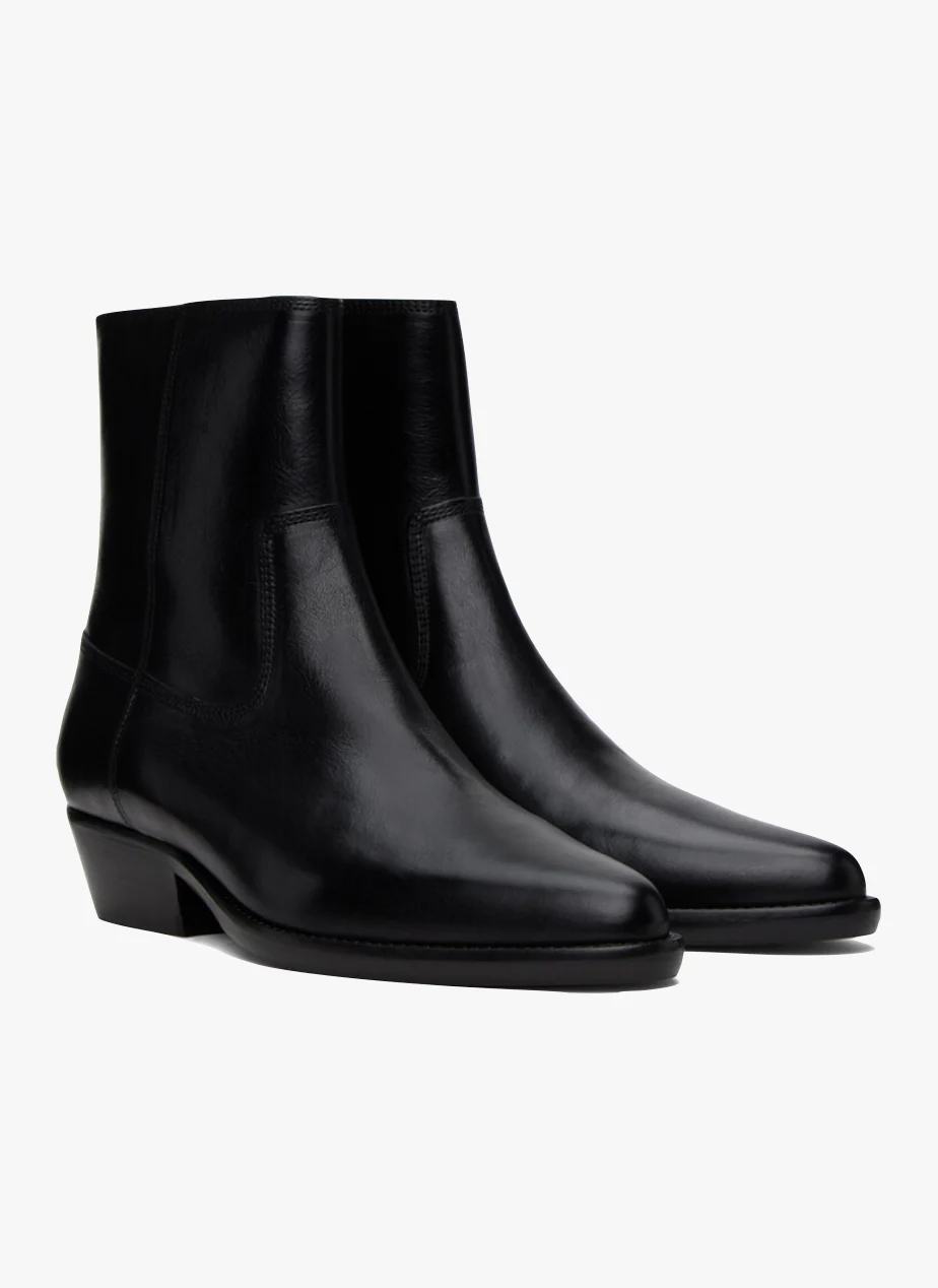 Okuni Chelsea Boots in Black