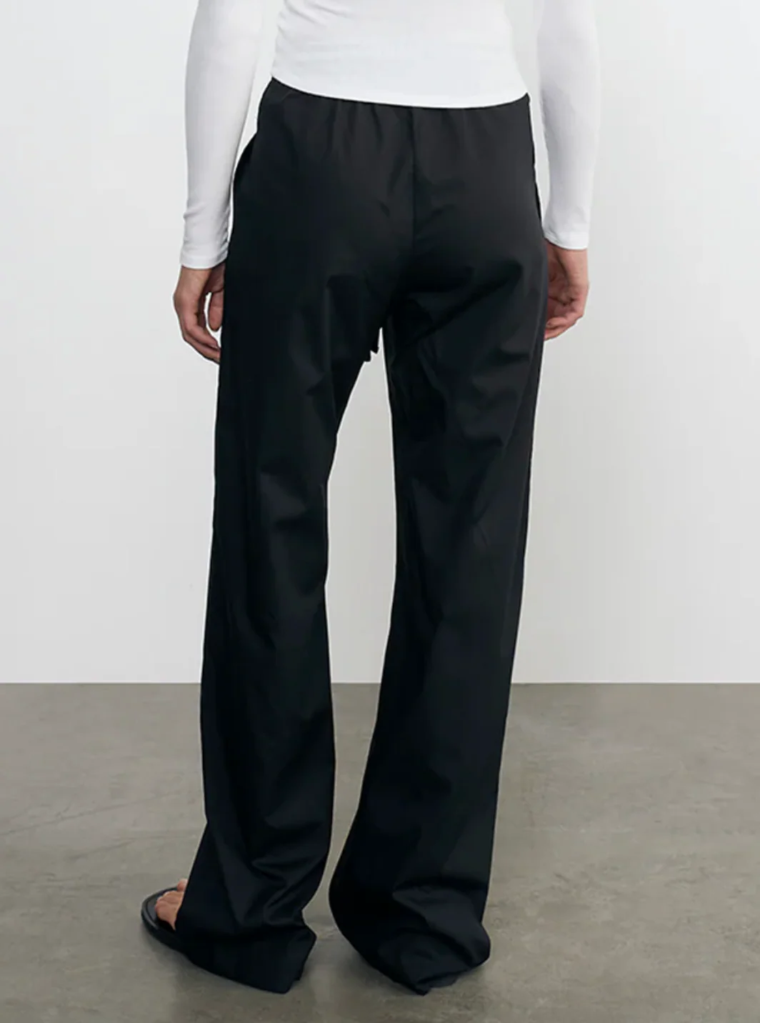 Cotton Resort Pant in Black - Image 2