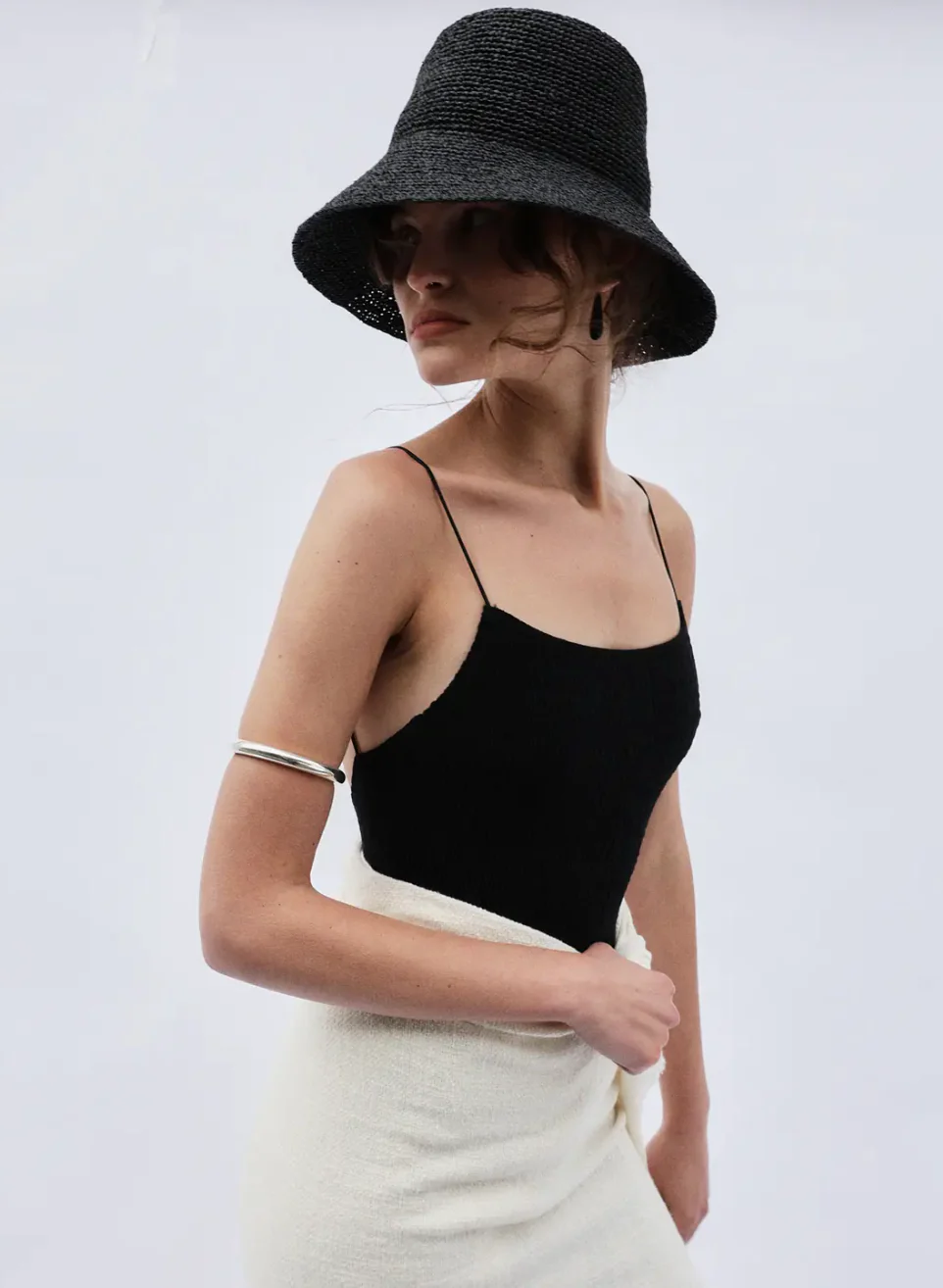 The Felix Raffia Bucket Hat in Black - Image 2