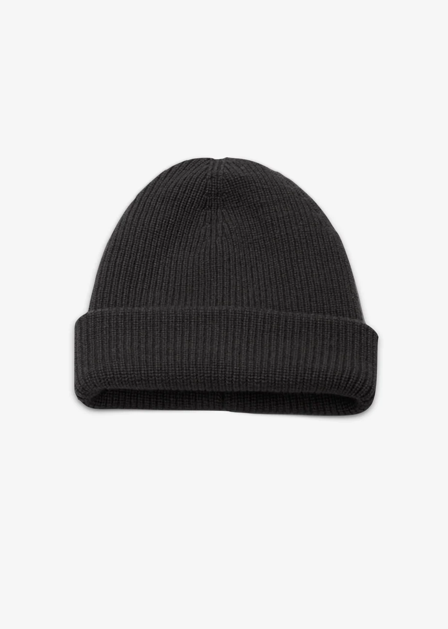 The Bree Cashmere Beanie in Black