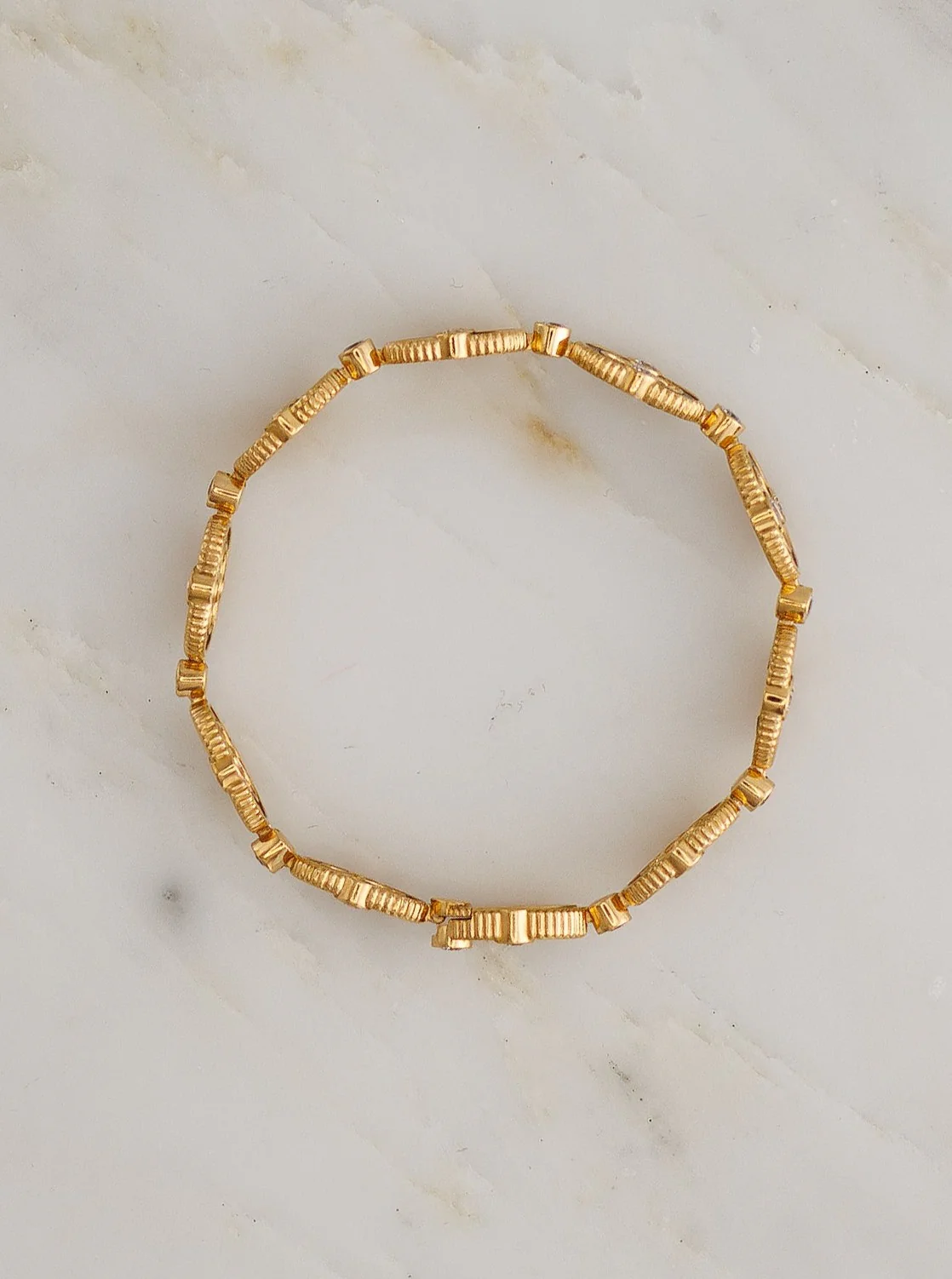 Magnetic Enchainée Bracelet with Onyx and Diamonds - Image 3