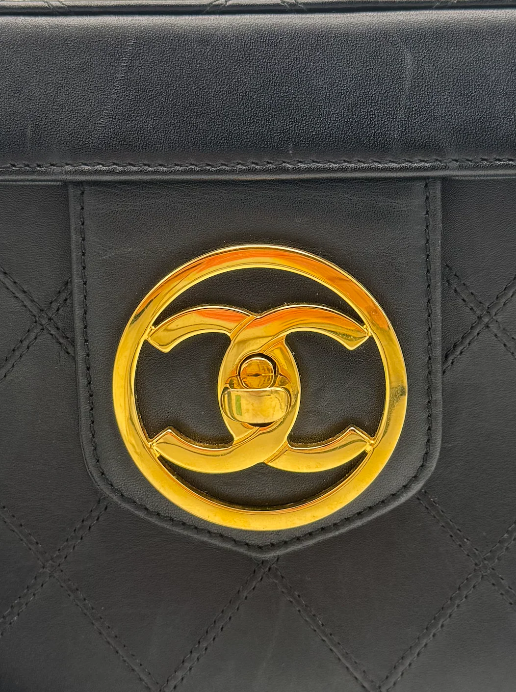 Vintage 90's Chanel Quilted Vanity Bag - Image 4