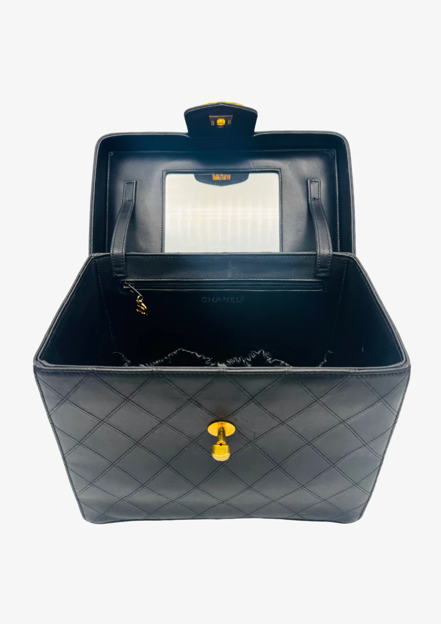 Vintage 90's Chanel Quilted Vanity Bag - Image 5